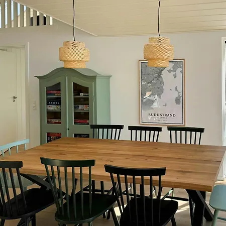 Vakantiehuis Modern House In Second Row At Rude *