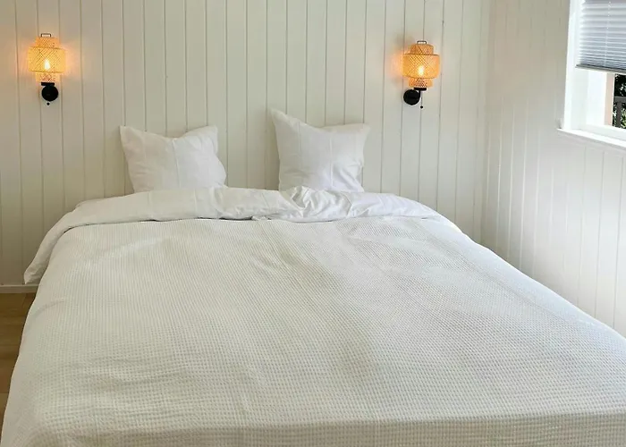 Dom wakacyjny Modern House In Second Row At Rude