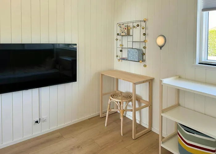 Dom wakacyjny Modern House In Second Row At Rude *